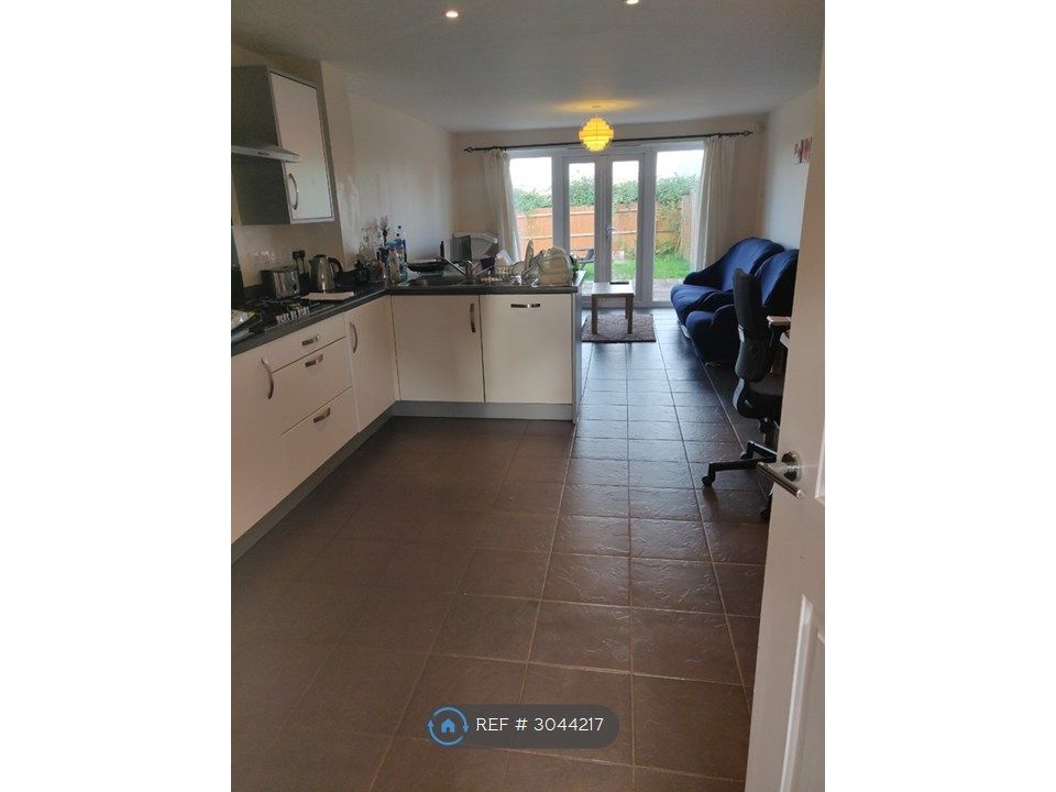 Property photo 3 of 9 Kitchen
