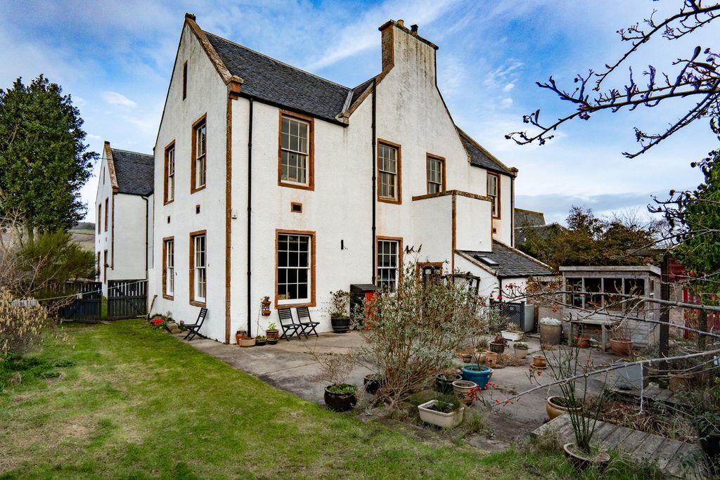 Property photo 1 of 33