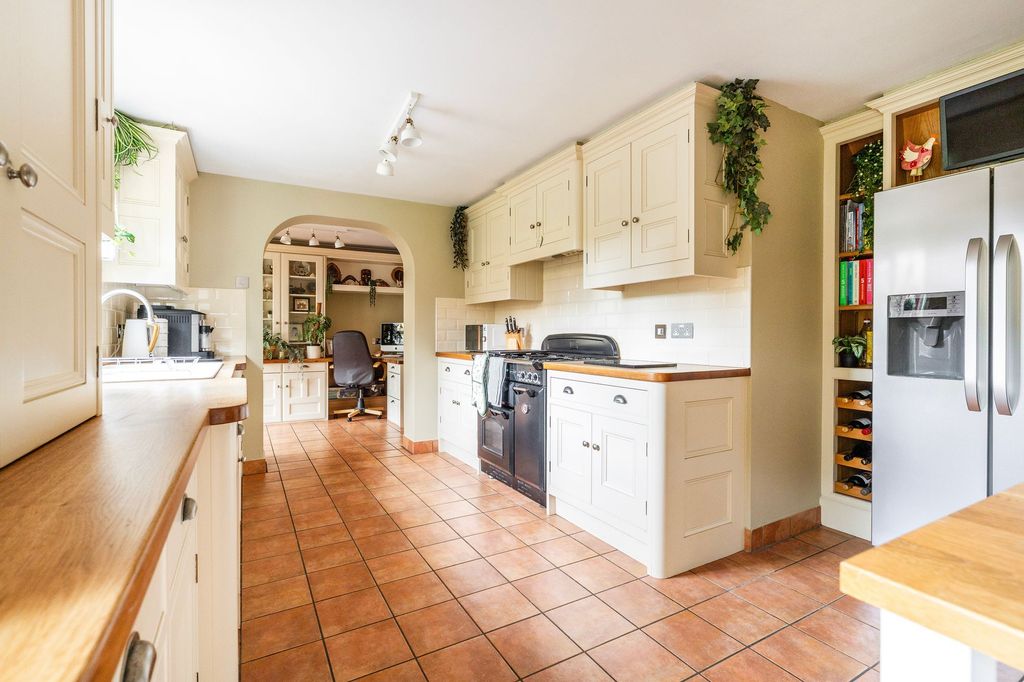 Property photo 3 of 29