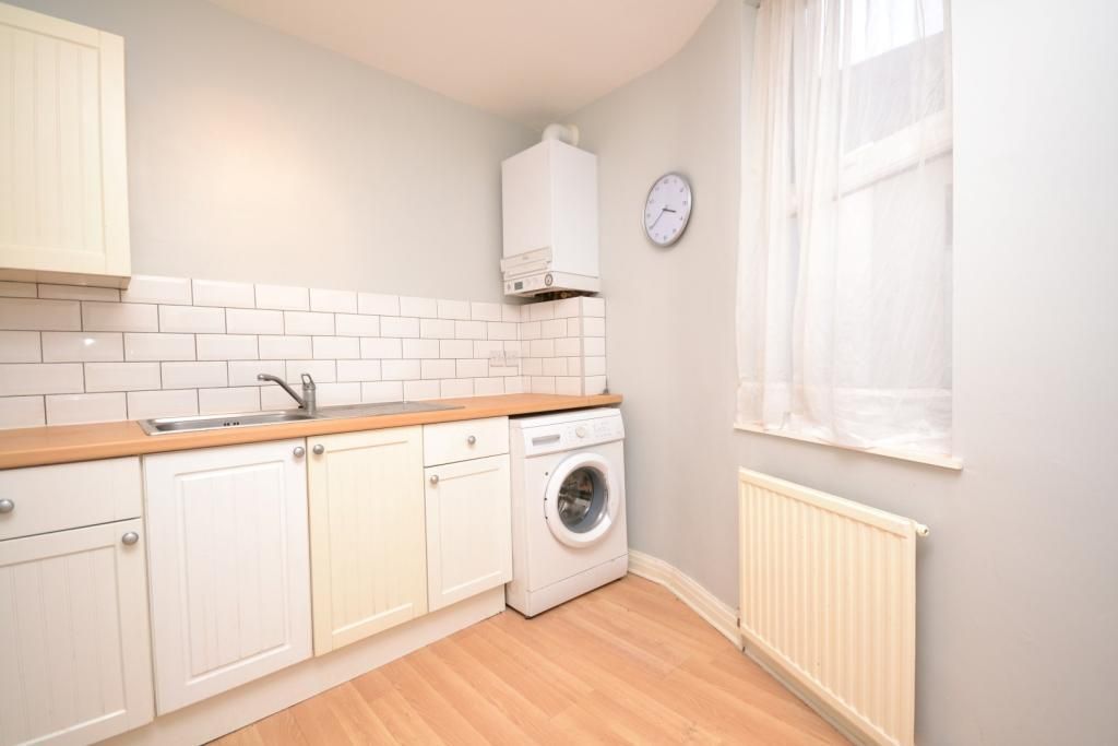 Property photo 3 of 7 Kitchen