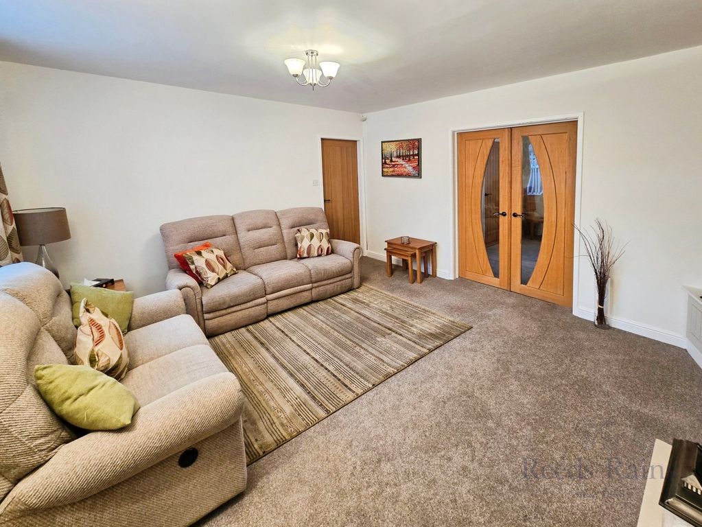 Property photo 2 of 12 Picture No. 17