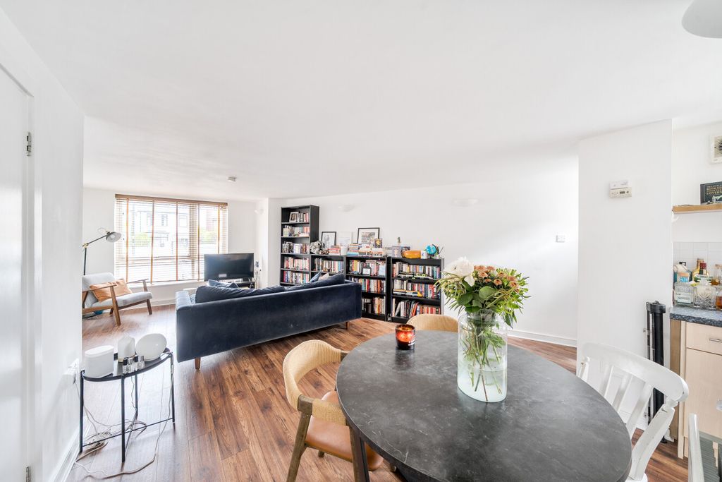 Property photo 2 of 13 1528843-7-6Ac8F02...