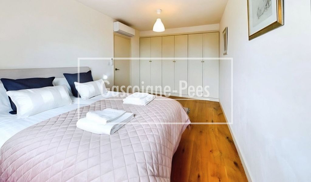 Property photo 2 of 12 Bedroom