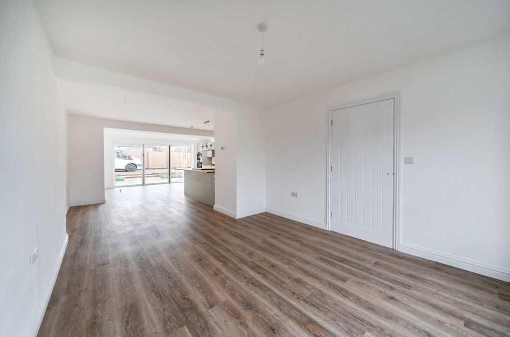 Property photo 3 of 16 1376417-4-690c7B6...