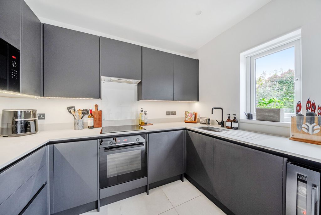 Property photo 3 of 15 1447271-16-69Df69...