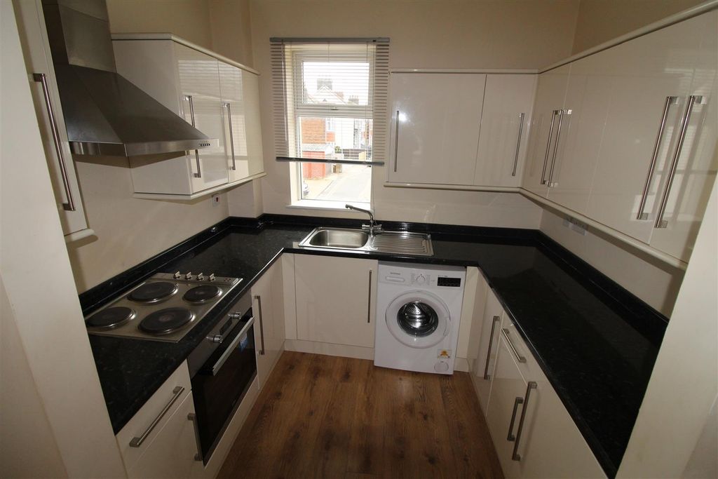 Property photo 2 of 8