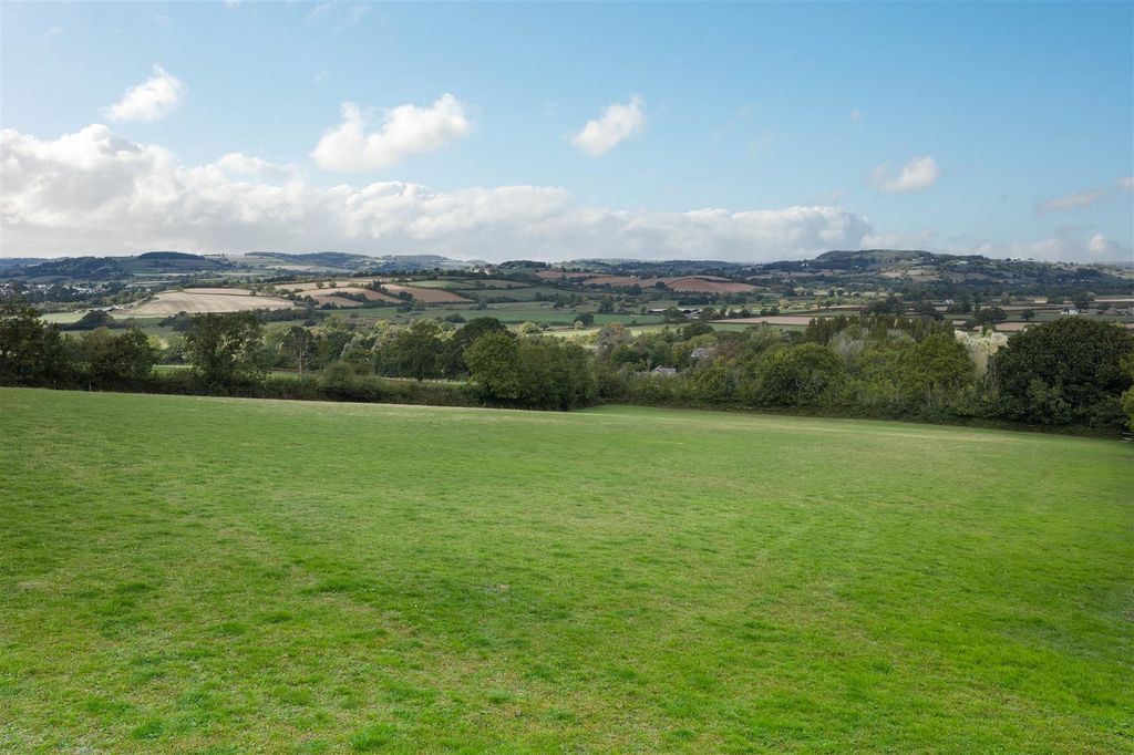 Property photo 3 of 18