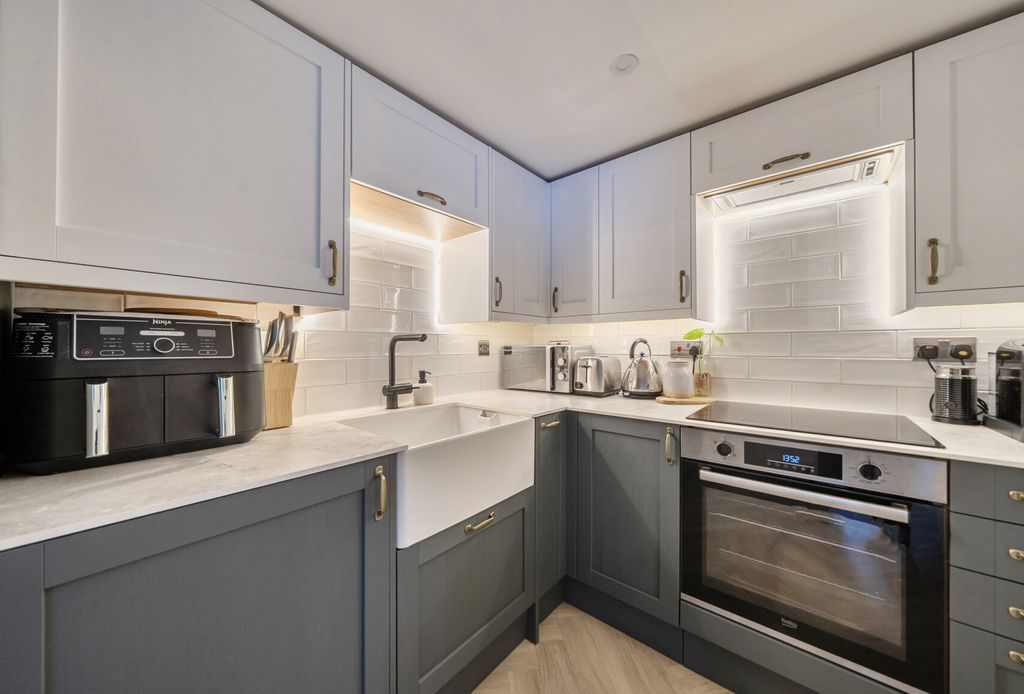 Property photo 3 of 9 1471409-10-6A22d6...