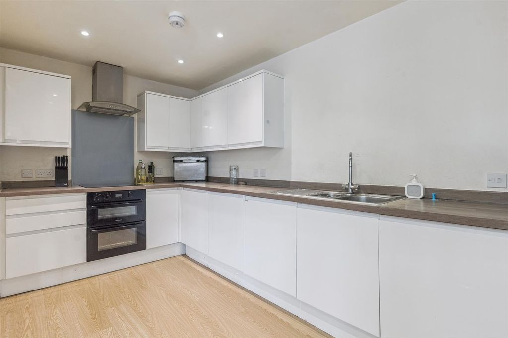 Property photo 2 of 14 Kitchen