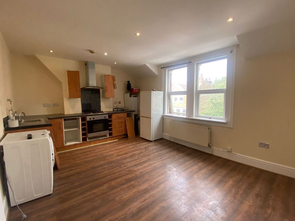 Property photo 2 of 3