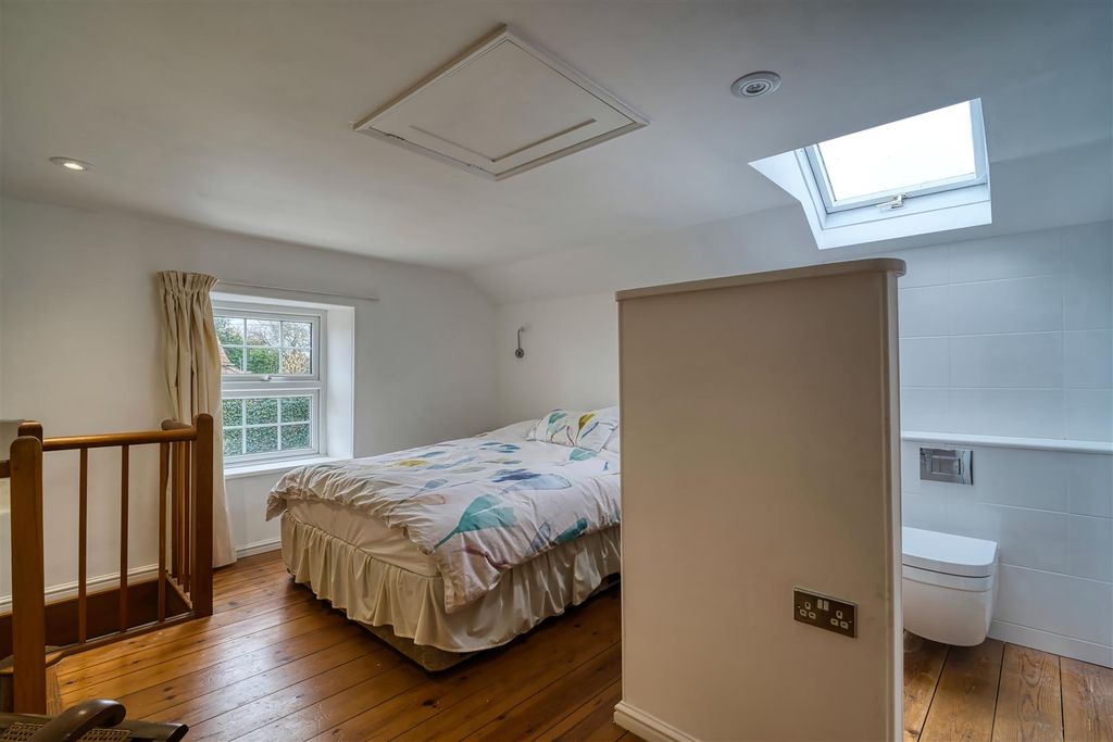 Property photo 3 of 12 Bedroom 2