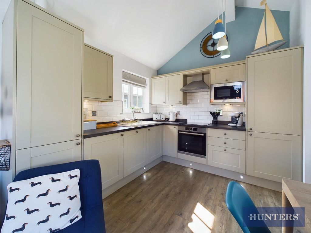 Property photo 3 of 19 Kitchen