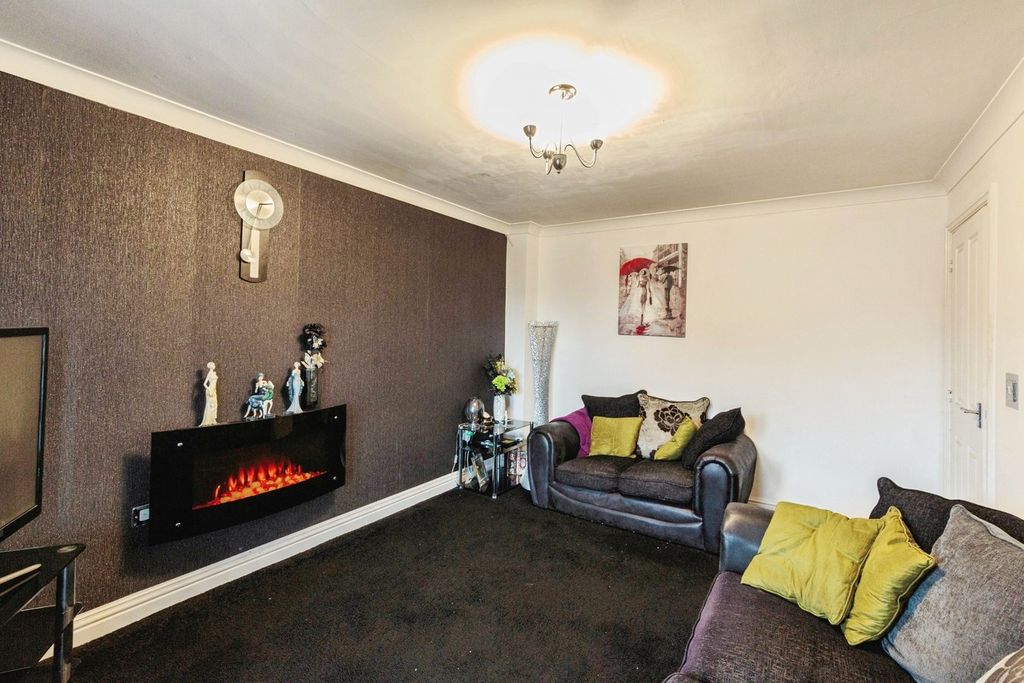 Property photo 3 of 20