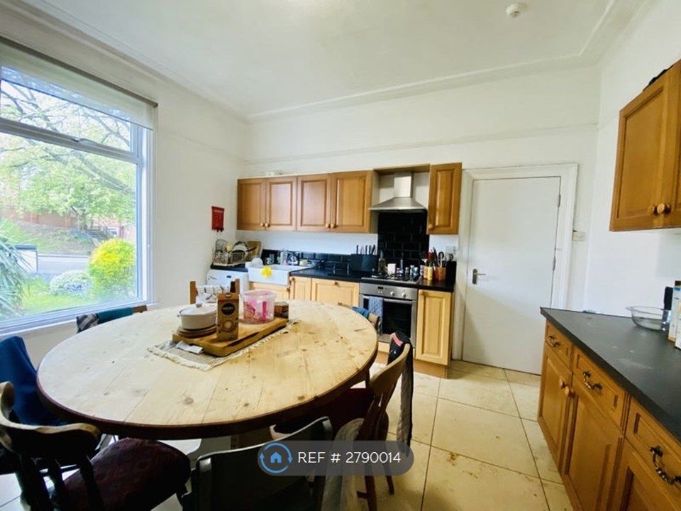 Property photo 3 of 16 Kitchen