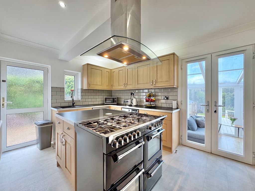 Property photo 3 of 30 Reform Street, Beith Kitchen Pic