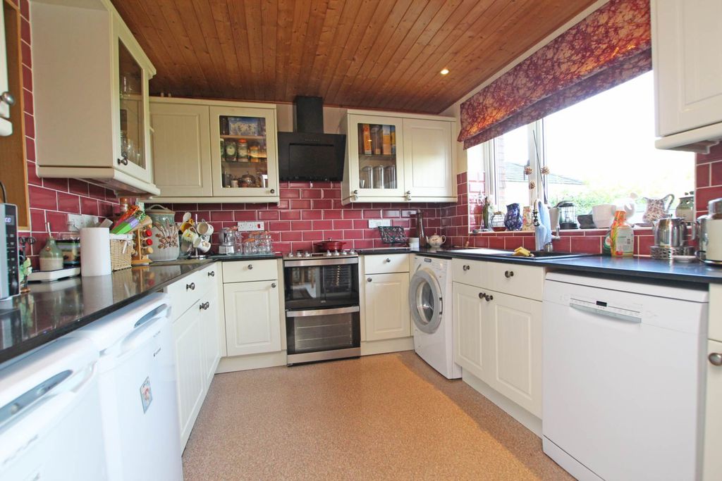 Property photo 2 of 23