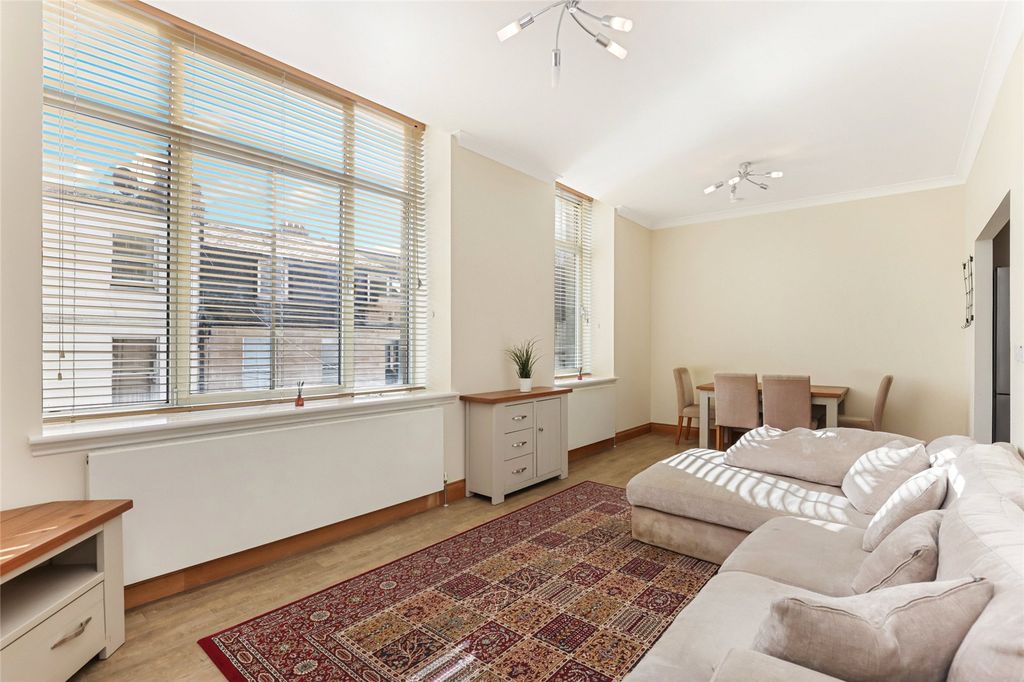 Property photo 2 of 21 Picture No. 12