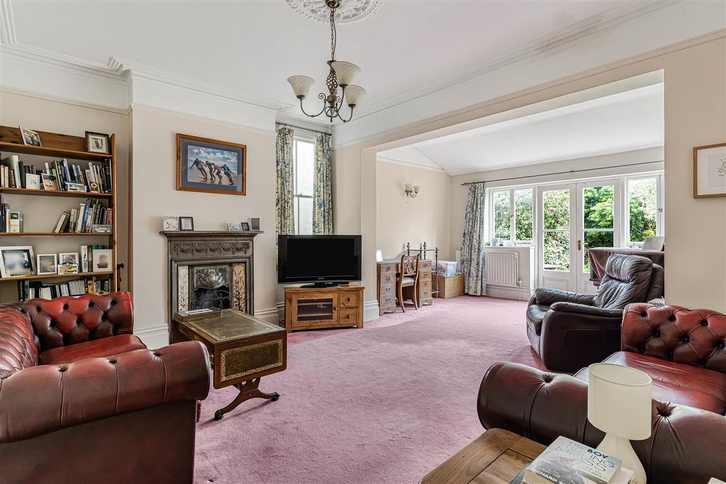 Property photo 2 of 26