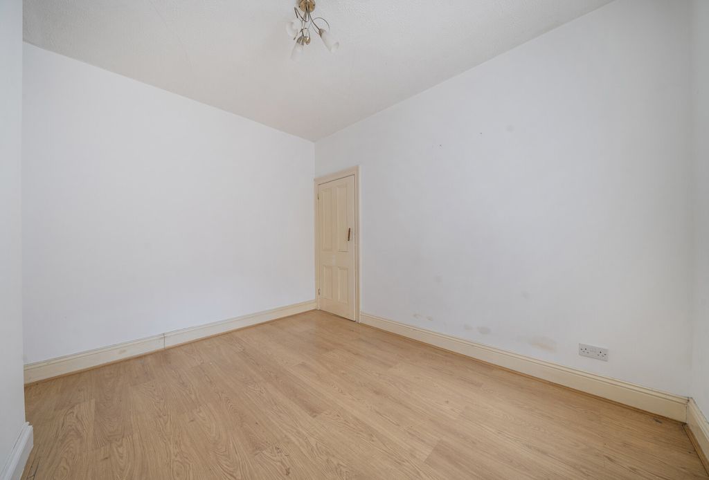 Property photo 3 of 23 1446133-2-69De83c...