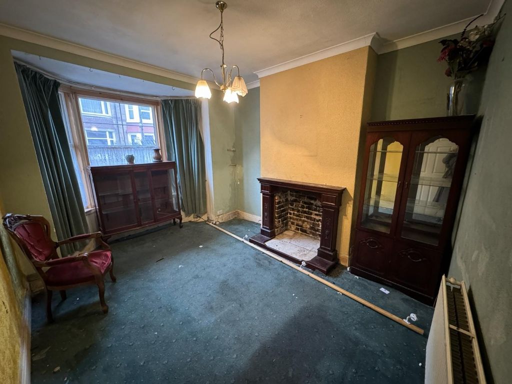 Property photo 2 of 17 Lounge