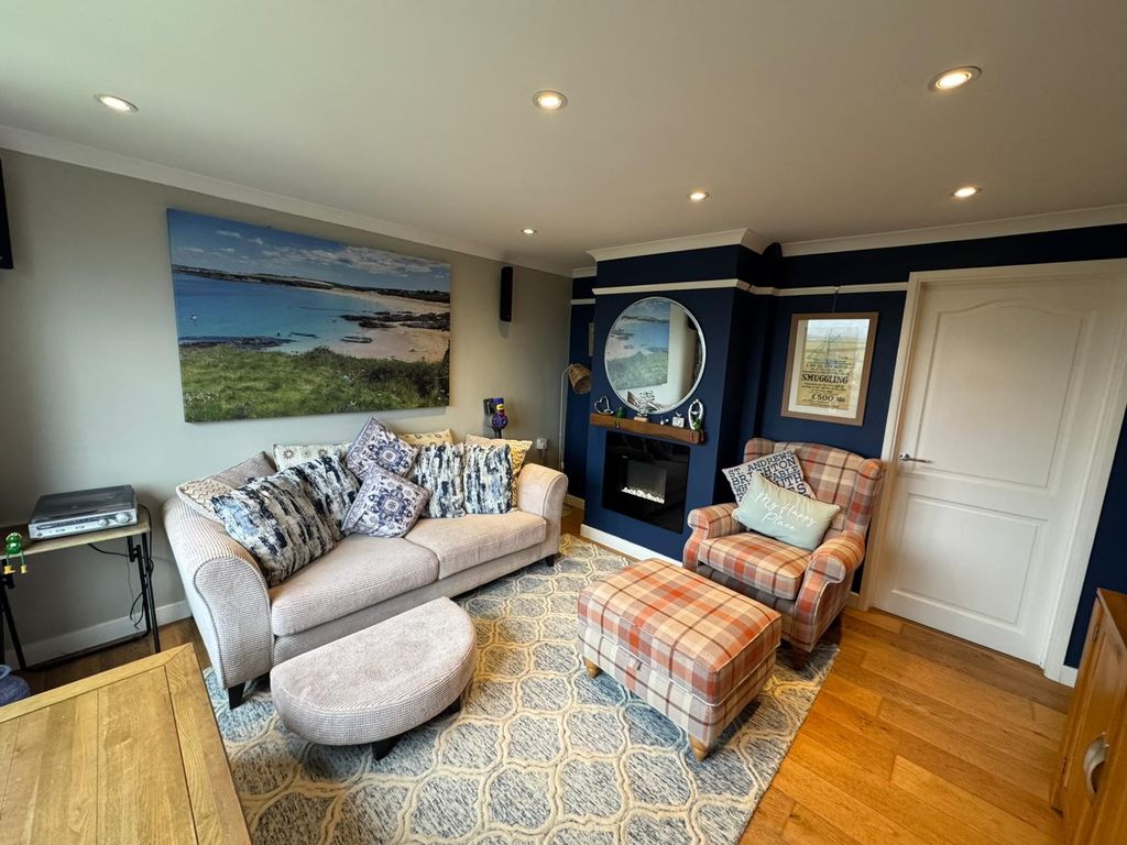 Property photo 3 of 9