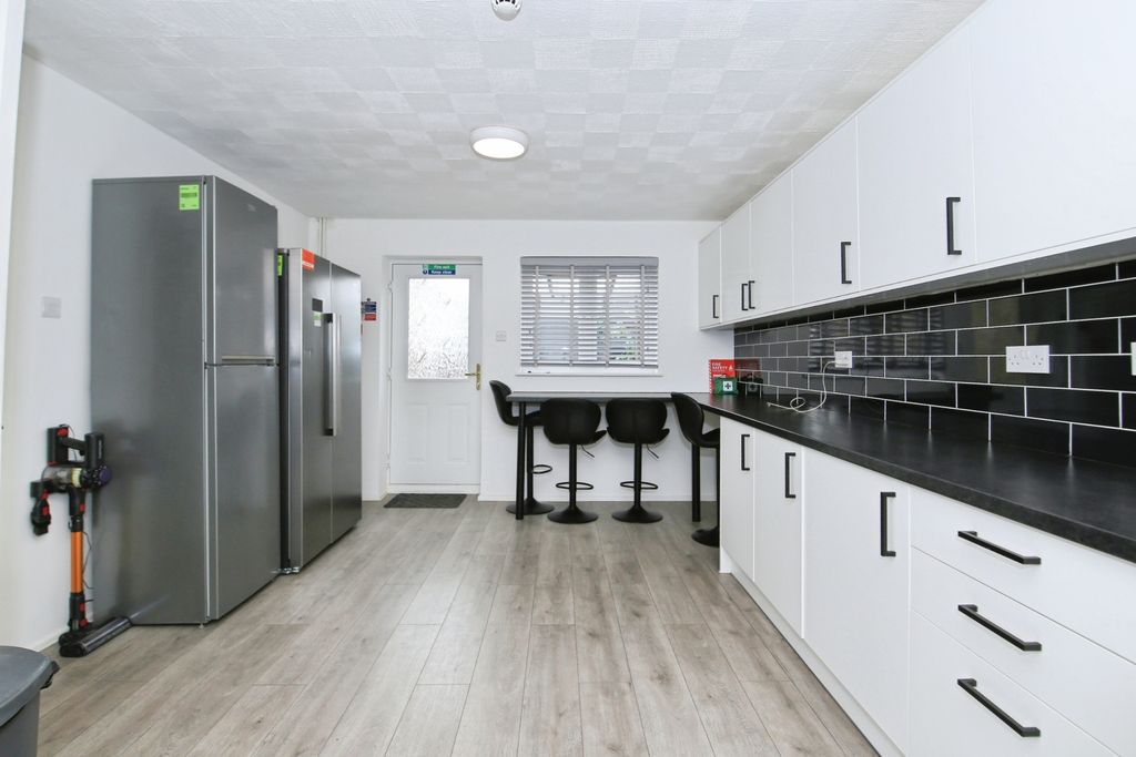 Property photo 3 of 17 Img_2636