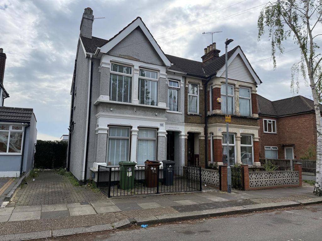 Property photo 1 of 40