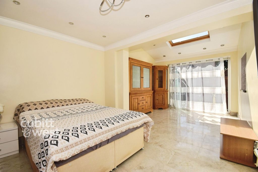 Property photo 1 of 12 Bedroom