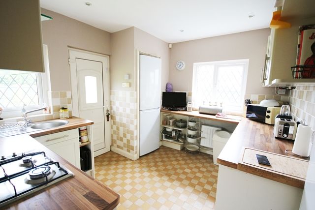 Property photo 2 of 5 Kitchen