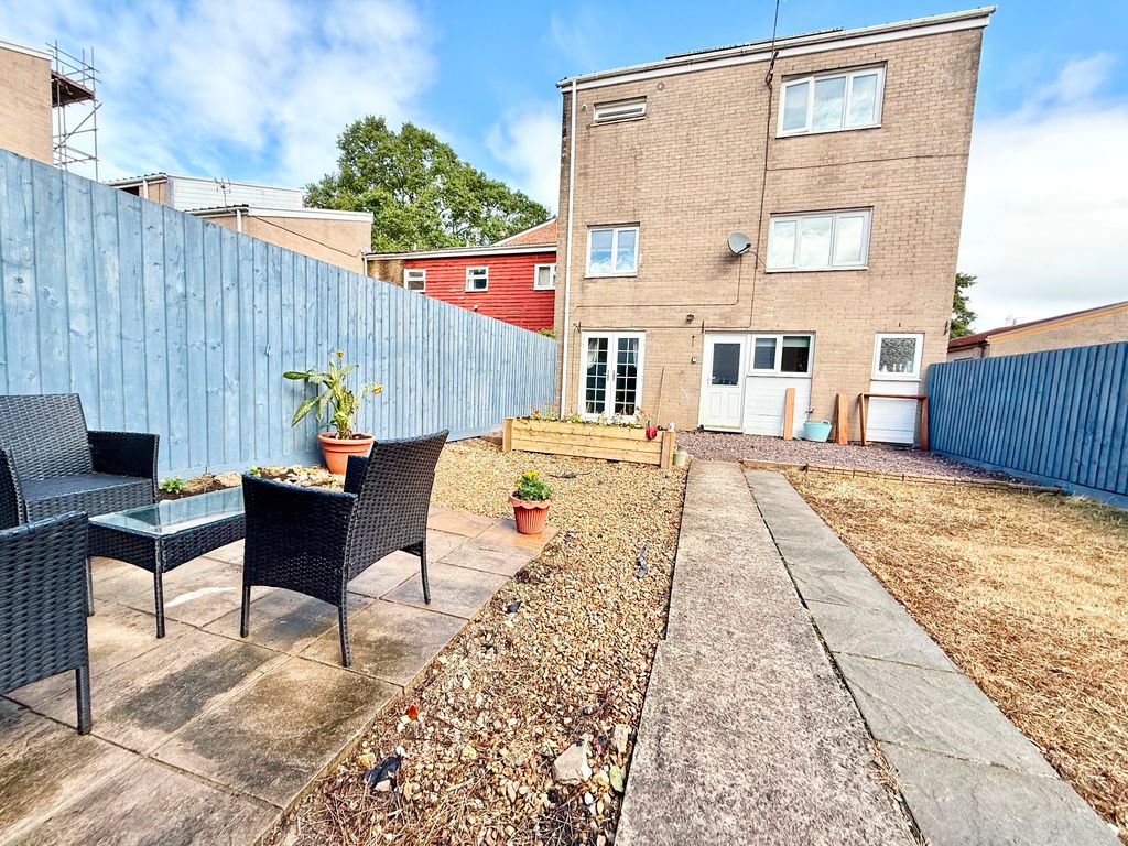 Property photo 1 of 27