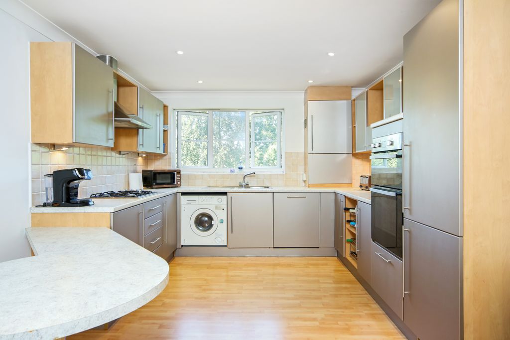 Property photo 3 of 11 Kitchen.Jpg