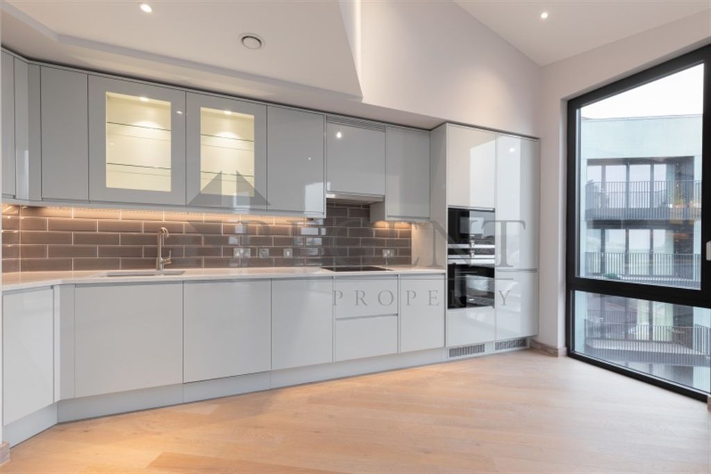Property photo 2 of 10 Kitchen