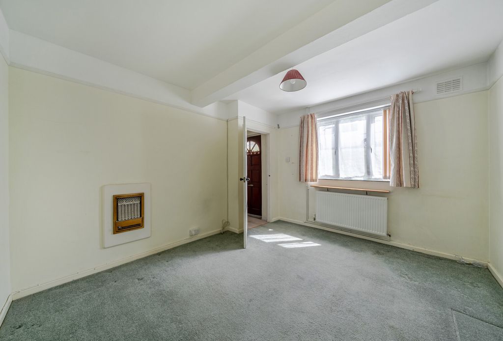 Property photo 3 of 14 Sitting Room