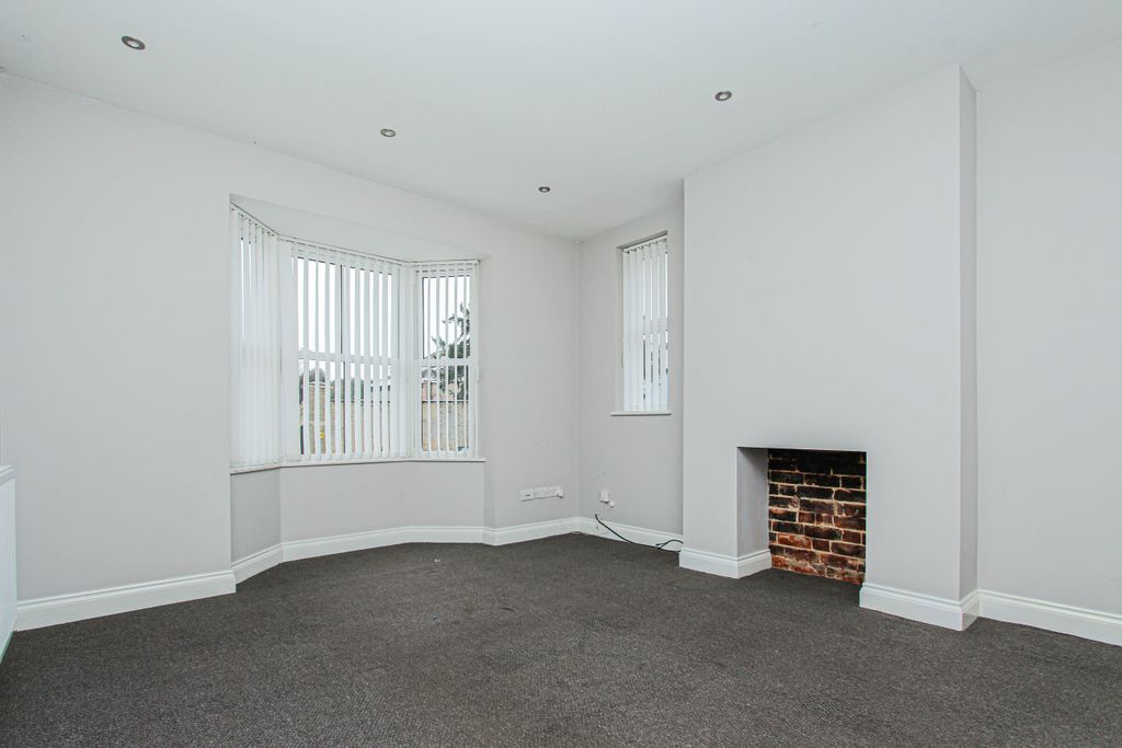 Property photo 3 of 20 Lounge