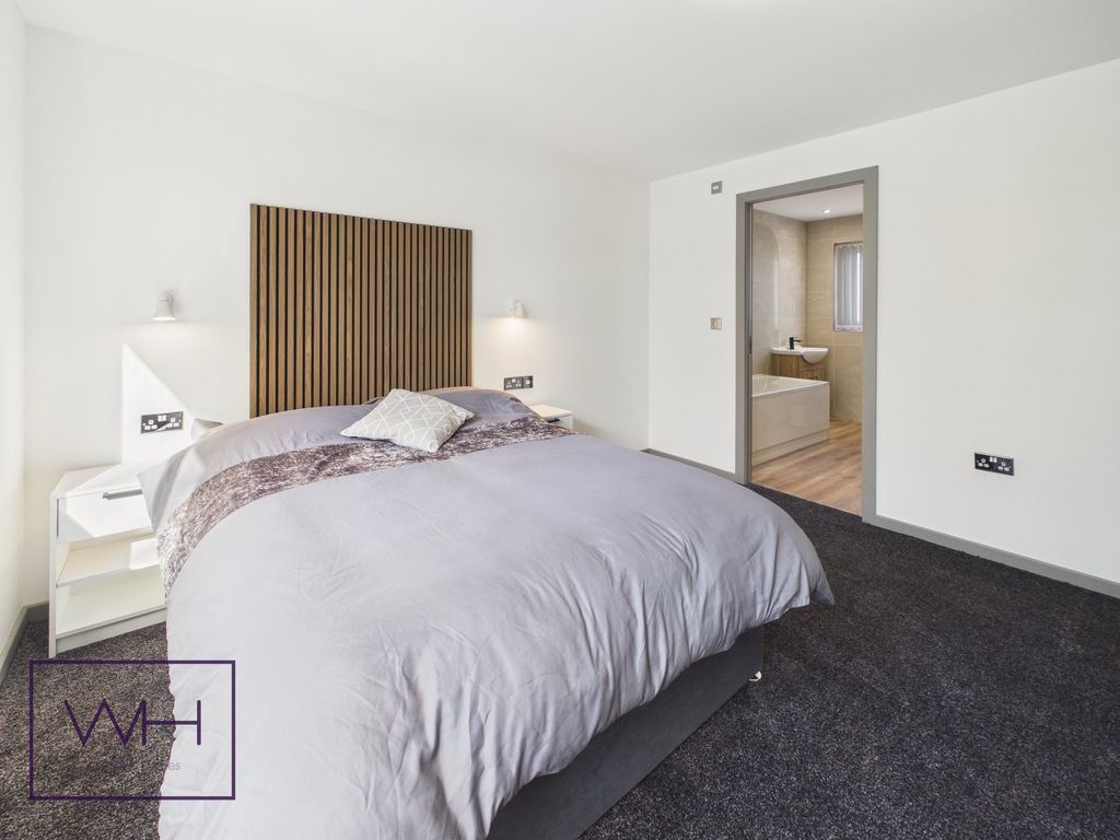 Property photo 1 of 14 Cam04980G0-Pr0127-Still033