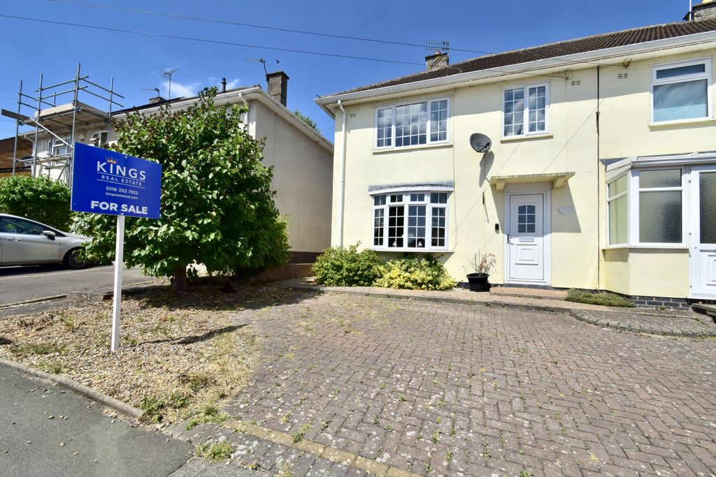 Property photo 1 of 12 Selby Avenue, Netherhall, Leicester, Leicestershire, Le5 1st