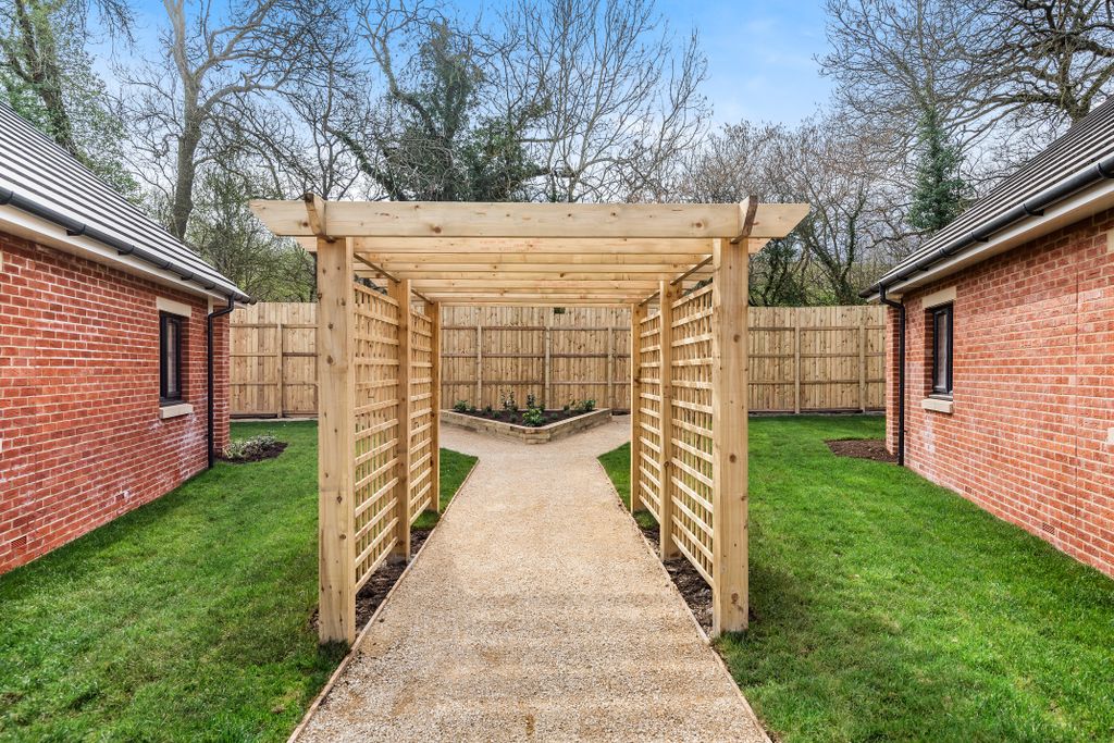 Property photo 2 of 3 70884610