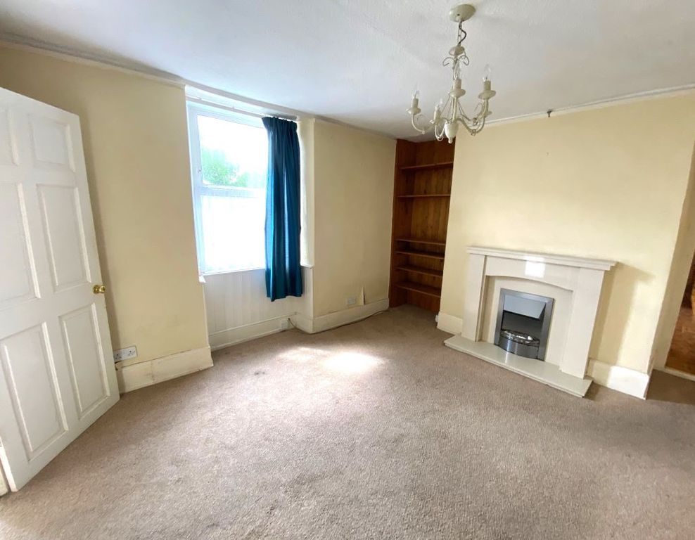 Property photo 3 of 8 Lounge