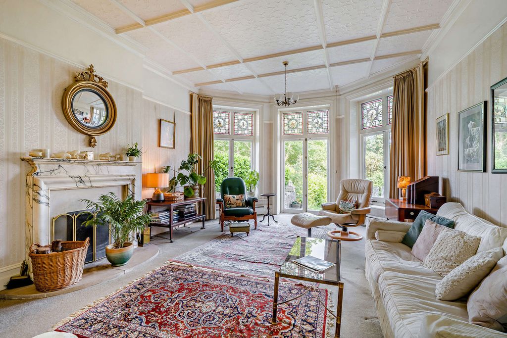 Property photo 2 of 38