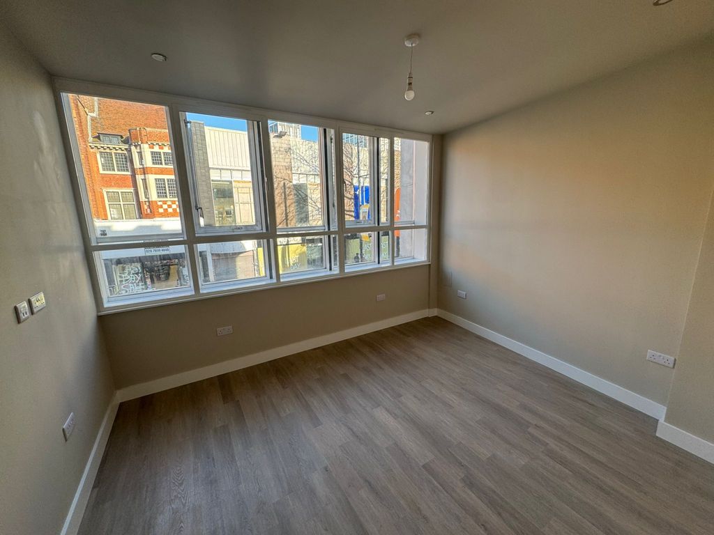 Property photo 1 of 1 2 Bed Flat To Rent North End, Croydon Cr0