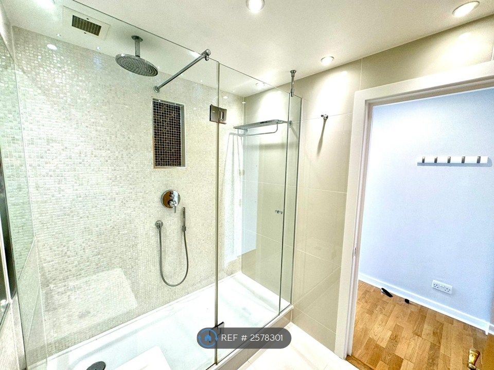 Property photo 3 of 13 Bathroom