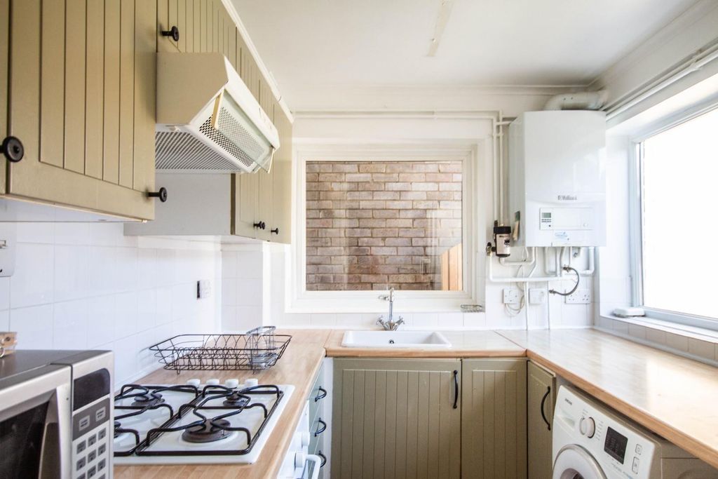Property photo 2 of 10 Kitchen