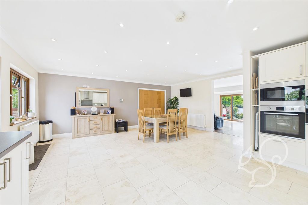 Property photo 2 of 34