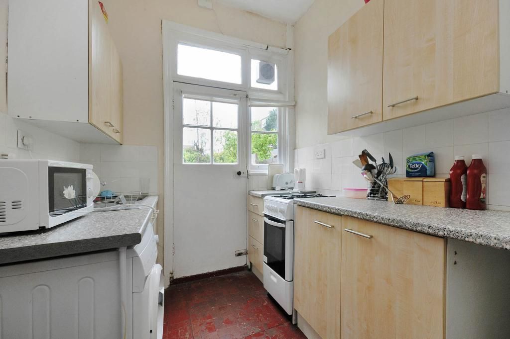 Property photo 3 of 8 Kitchen