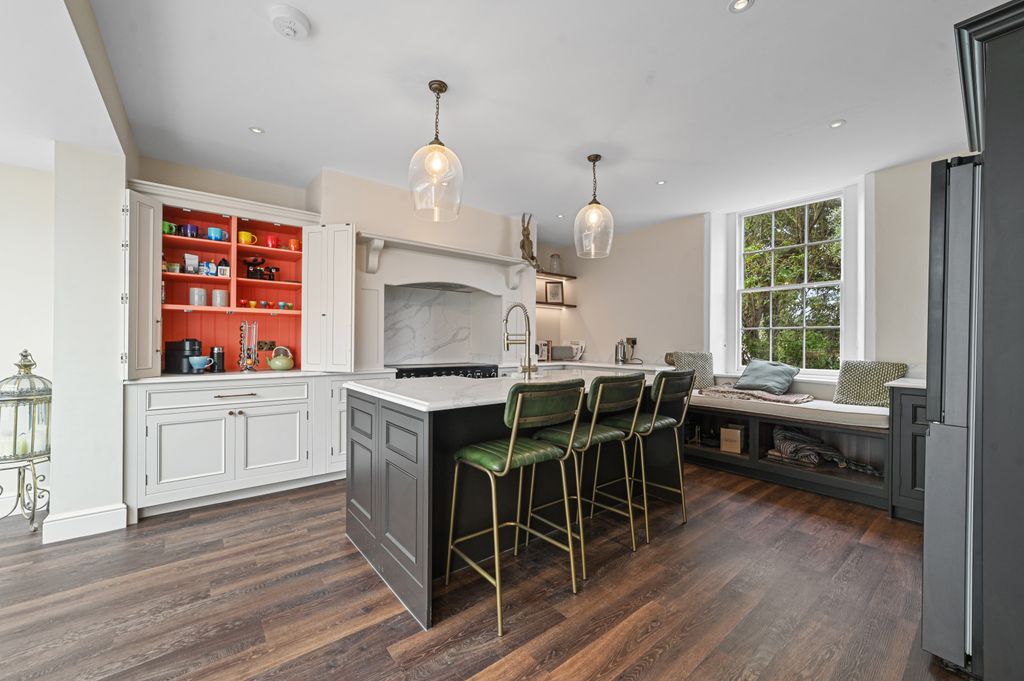 Property photo 3 of 56 Pt-Fc(Col)-Millhouse-27