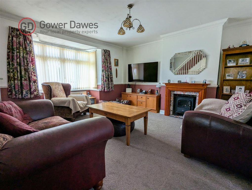 Property photo 3 of 11 Lounge