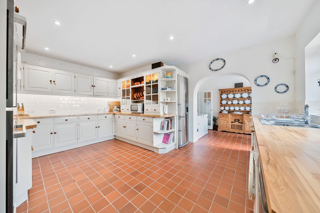 Property photo 1 of 29 Kitchen (1)