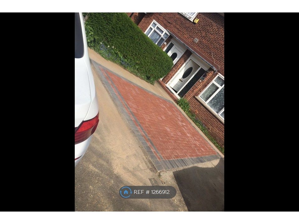 Property photo 1 of 12 Driveway