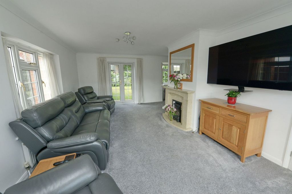 Property photo 2 of 20