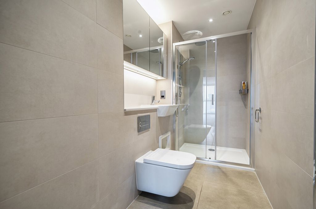 Property photo 3 of 12 Bathroom